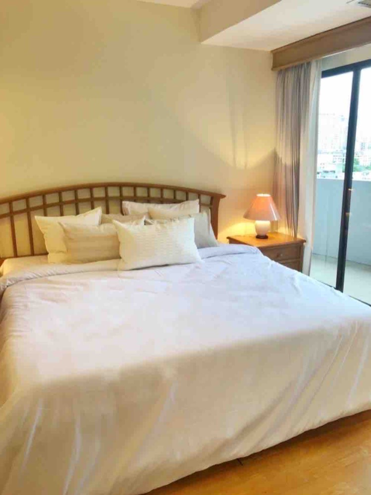 ให้เช่าคอนโดสุขุมวิท อโศก ทองหล่อ : Family unit for rent with hugh space Fifty Five Thonglor condo 3 bedrooms