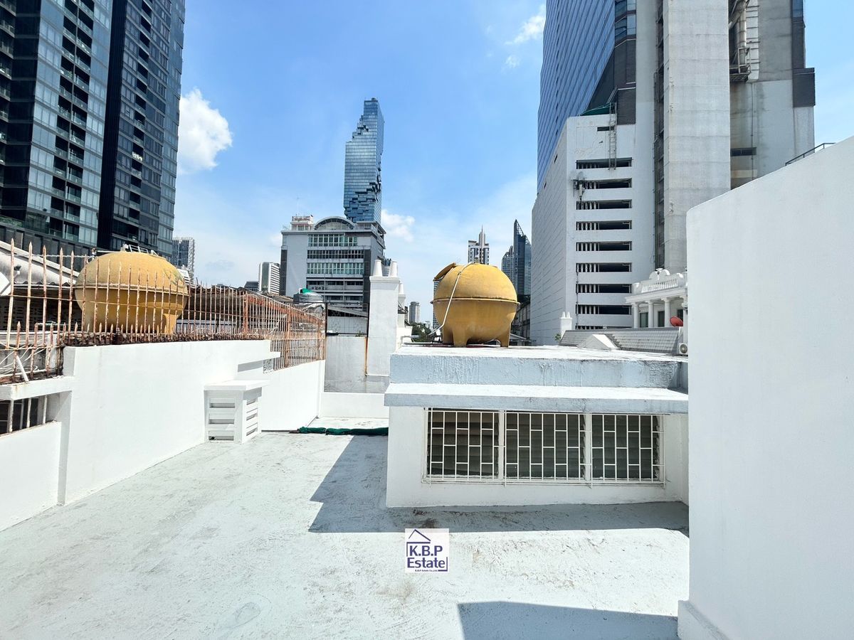 ขายทาวน์โฮมสีลม ศาลาแดง บางรัก : ขายทาวเฮ้าส์สไตส์ยุโรป ใจกลางสีลม ถนนอนุมานราชธน ใกล้ BTSช่องนนทรี550เมตร 400ตรม. 4นอน 5น้ำ 1แม่บ้าน มีดาดฟ้าวิวสวยมากค่ะ