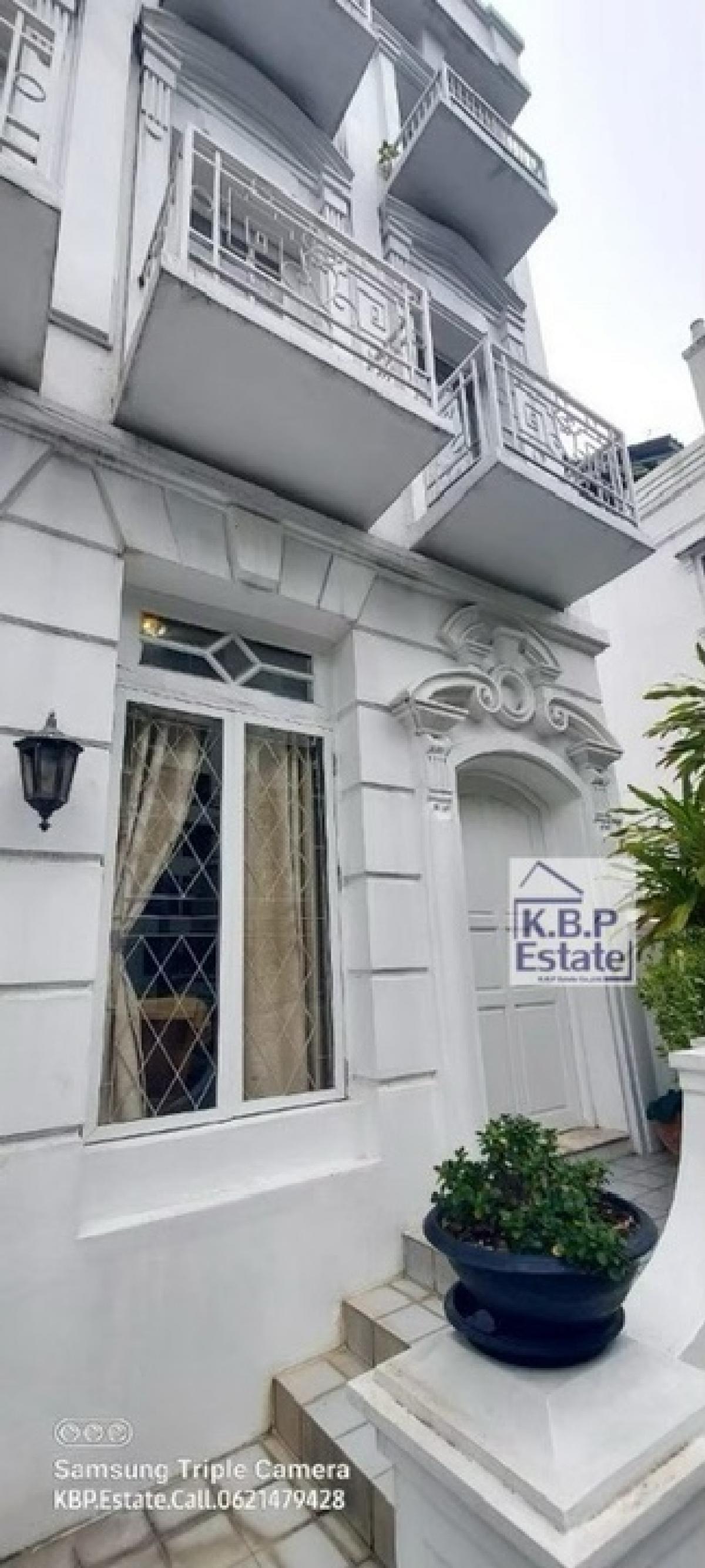 ขายทาวน์โฮมสีลม ศาลาแดง บางรัก : ขายทาวเฮ้าส์สไตส์ยุโรป ใจกลางสีลม ถนนอนุมานราชธน ใกล้ BTSช่องนนทรี550เมตร 400ตรม. 4นอน 5น้ำ 1แม่บ้าน มีดาดฟ้าวิวสวยมากค่ะ