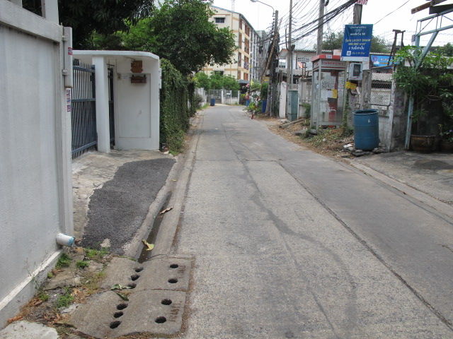 For SaleShop HouseKasetsart, Ratchayothin : 2 Shophouse building for sale on Pahonyotin rd. area 50 sqw.