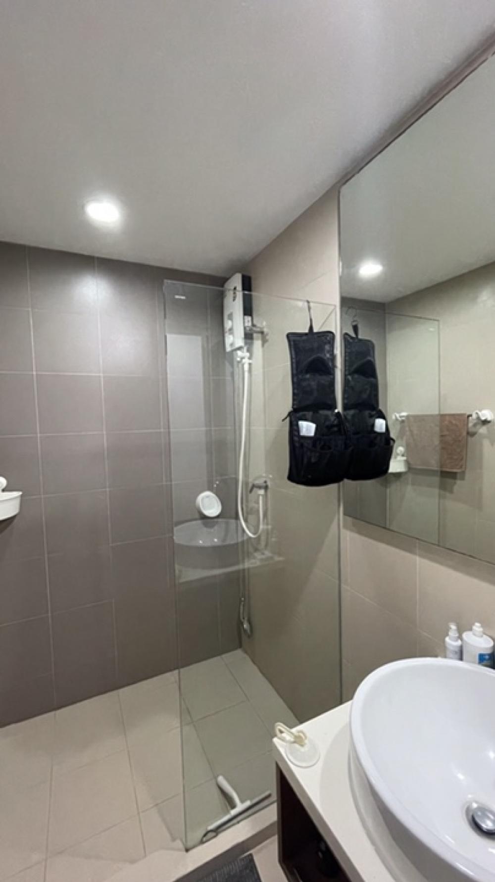 For SaleCondoRatchadapisek, Huaikwang, Suttisan : Condo for sale, 2 bedrooms, 2 bathrooms, near Mrt Ratchadaphisek, size 62 square meters.