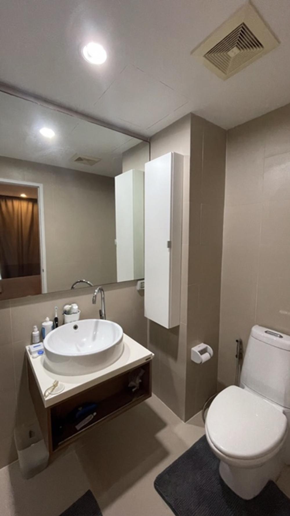 For SaleCondoRatchadapisek, Huaikwang, Suttisan : Condo for sale, 2 bedrooms, 2 bathrooms, near Mrt Ratchadaphisek, size 62 square meters.