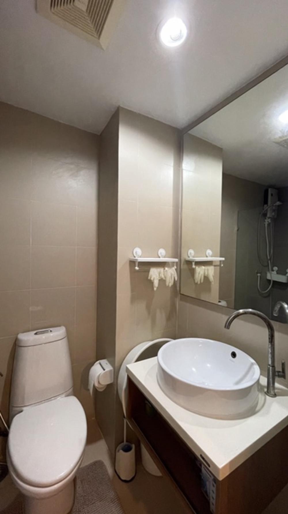 For SaleCondoRatchadapisek, Huaikwang, Suttisan : Condo for sale, 2 bedrooms, 2 bathrooms, near Mrt Ratchadaphisek, size 62 square meters.