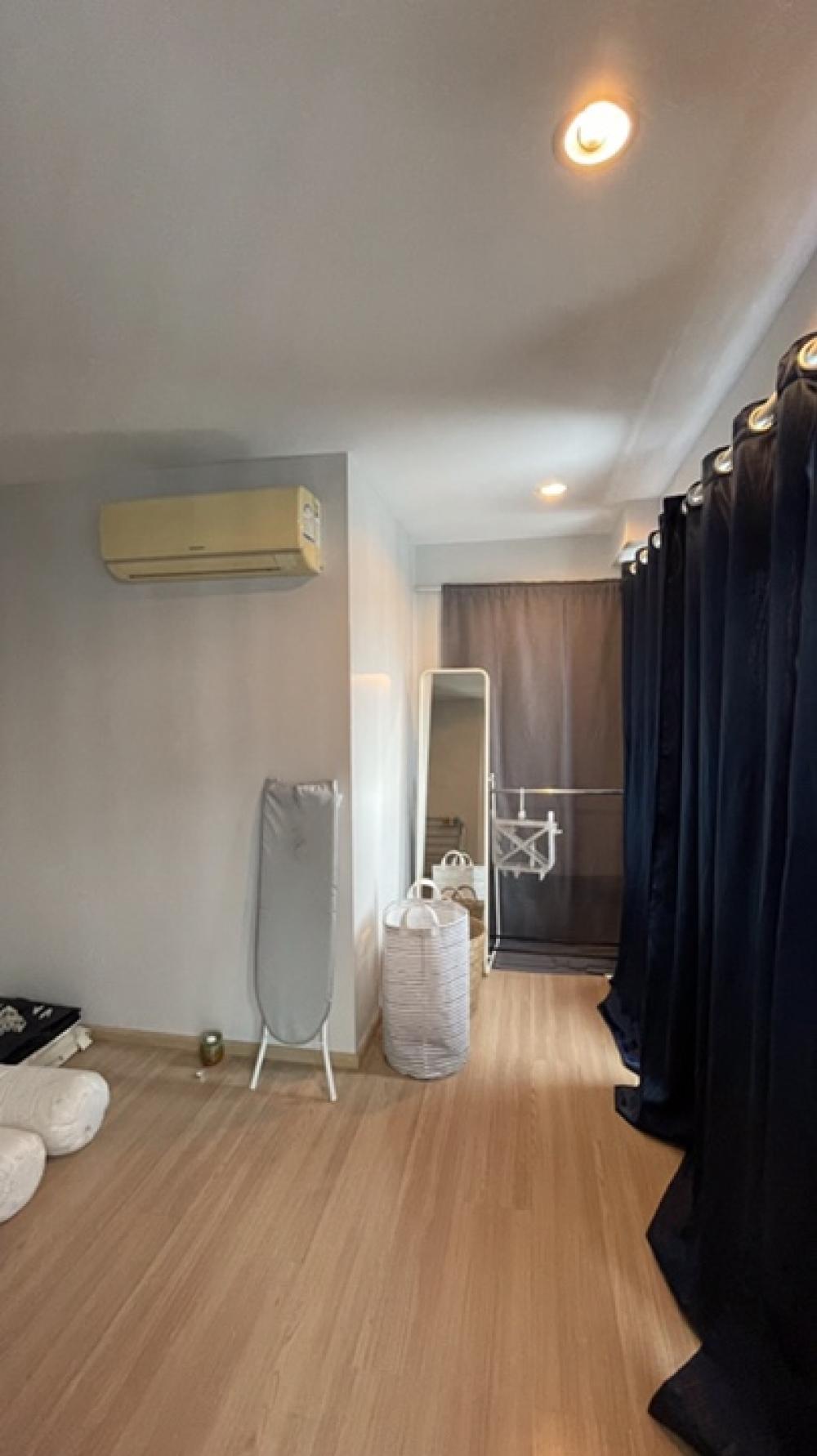 For SaleCondoRatchadapisek, Huaikwang, Suttisan : Condo for sale, 2 bedrooms, 2 bathrooms, near Mrt Ratchadaphisek, size 62 square meters.