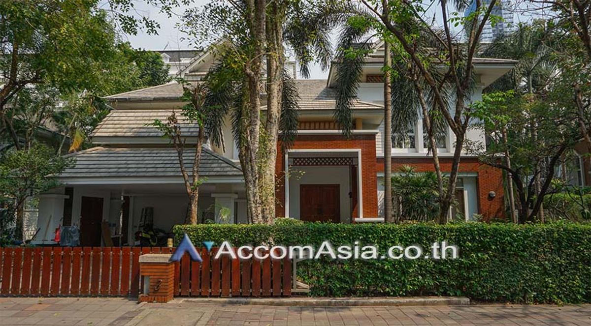 For RentHouseSukhumvit, Asoke, Thonglor : 🔼AccomA🔽 Pet friendly Large private house with indoor pool and garden in Sukhumvit (AA24100)