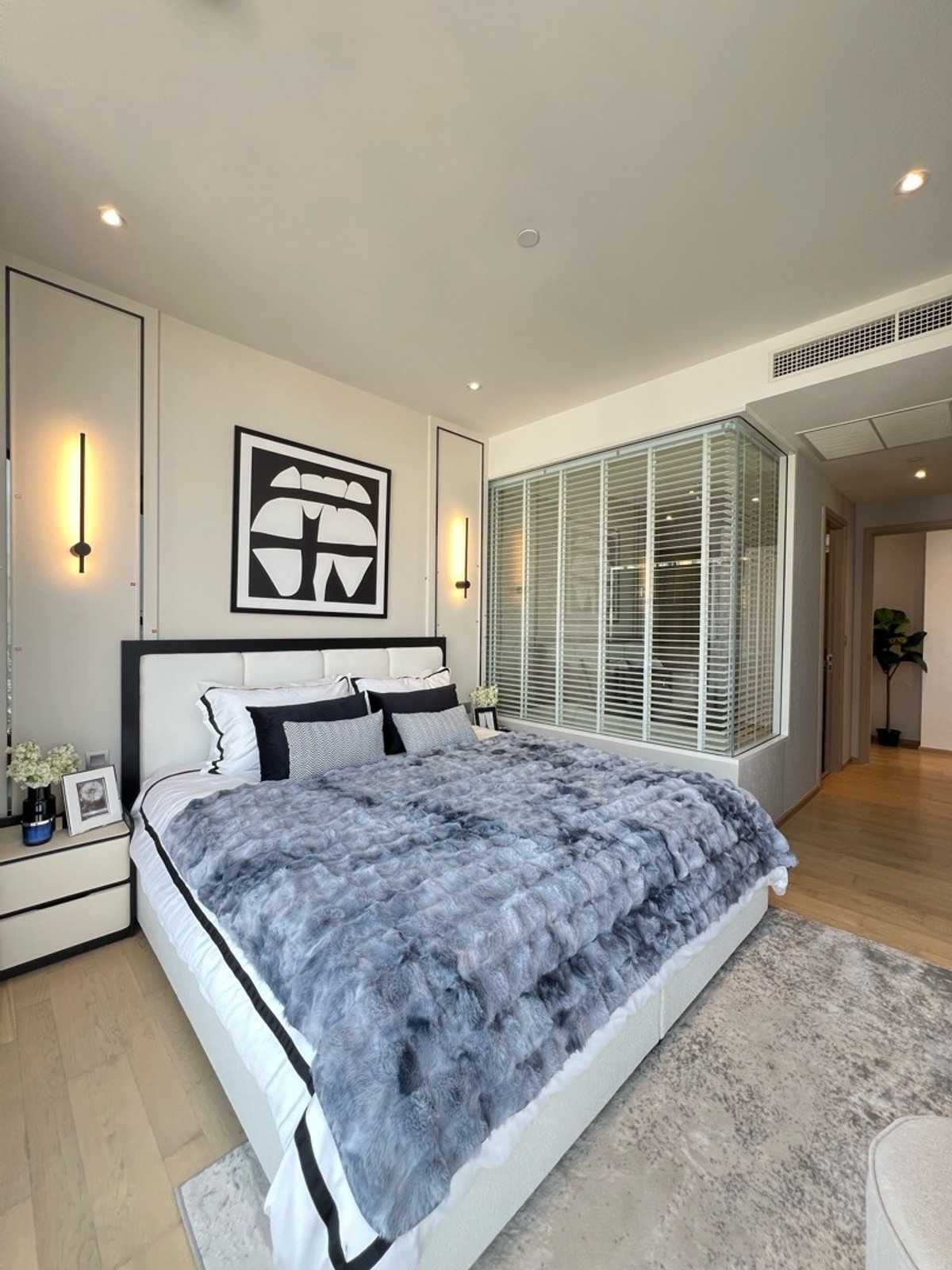 ขายคอนโดพระราม 9 เพชรบุรีตัดใหม่ RCA : 2 ห้องนอน ไซส์ใหญ่ ห้องมุม วิวสวยมาก ชั้นสูง คอนโด Ashton Asoke-Rama 9 โทร.062-339-3663