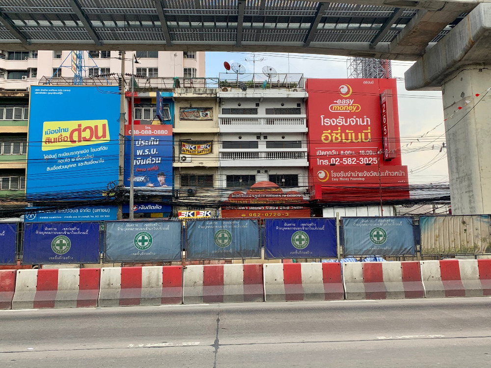 For SaleShop HouseChaengwatana, Muangthong : T2-Selling a 5-storey commercial building (mezzanine floor with deck), adjacent to Chaengwattana Road, 2 booths, land size 38 square meters, building usable area of ​​​​approximately 765.2 square meters.