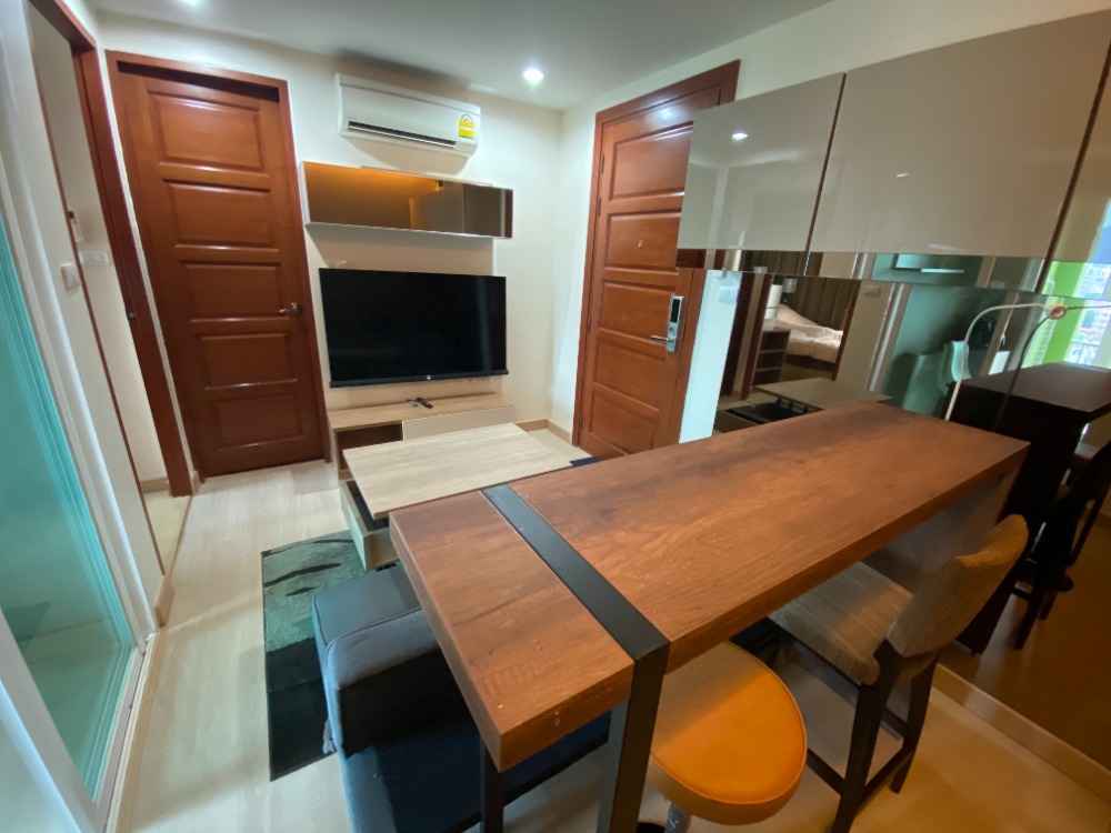 ขายคอนโดรัชดา ห้วยขวาง : ขายพร้อมคนเช่า Emerald Residence Ratchada ทำเลดี เดินไป mrt ห้วยขวางได้ ห้องตำแหน่งดี วิวไม่บล็อก แต่งหรู
