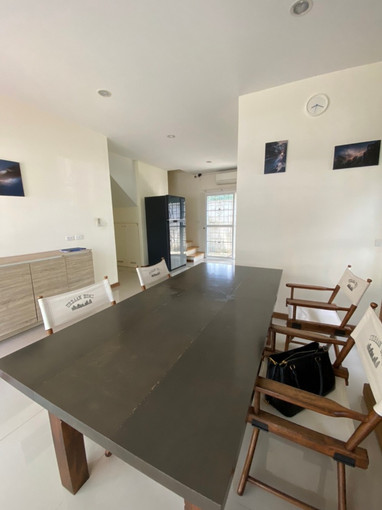 For SaleTownhomePattanakan, Srinakarin : Urgent sale, 3-storey townhome, Villete City, Phatthanakan 38.