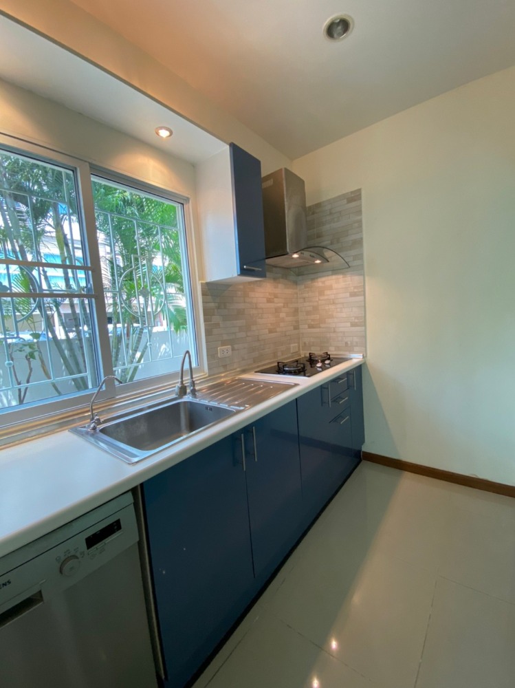 For SaleTownhomePattanakan, Srinakarin : Urgent sale, 3-storey townhome, Villete City, Phatthanakan 38.