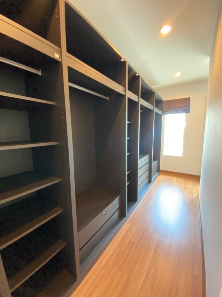 For SaleTownhomePattanakan, Srinakarin : Urgent sale, 3-storey townhome, Villete City, Phatthanakan 38.