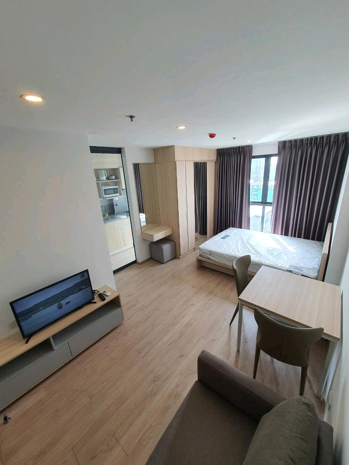 ให้เช่าคอนโดบางนา แบริ่ง ลาซาล : 🔥ให้เช่า Studio 10,000 บาท🔥 ตึก C เครื่องใช้ไฟฟ้าครบ ชั้น 10++ พร้อมเข้าอยู่ 10,000 บาท สนใจติดต่อ 094-565-6351