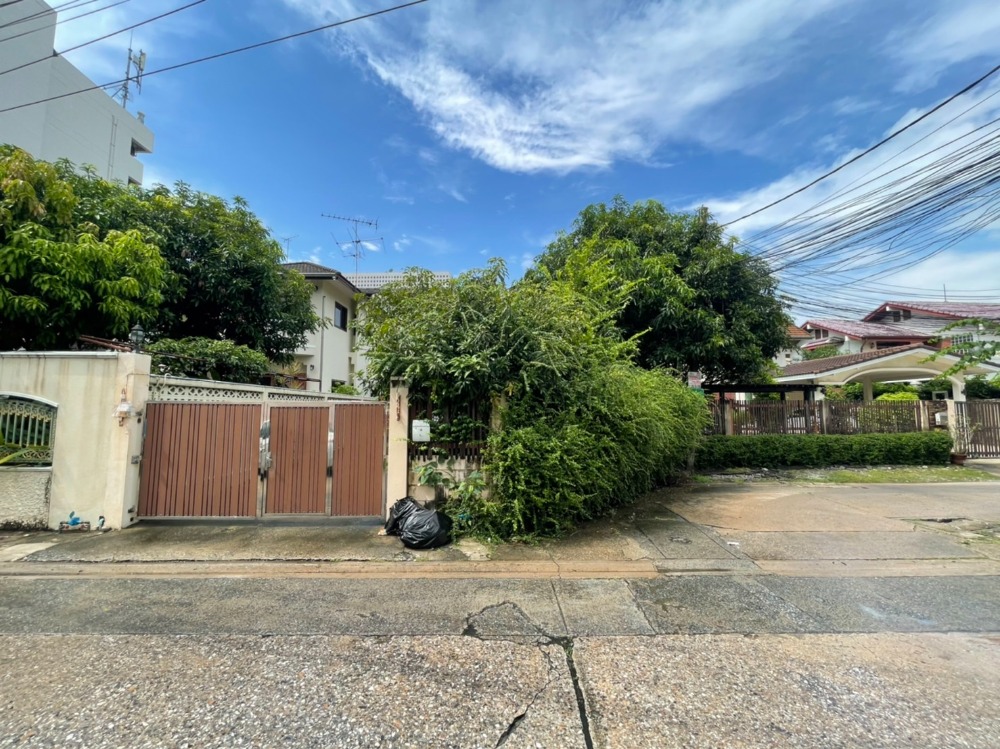 For SaleHouseSapankwai,Jatujak : Detached House Phahonyothin 24 / 6 Bedrooms (For Sale), Detached House at Phahonyothin 24 / 6 Bedrooms (FOR SALE) T537