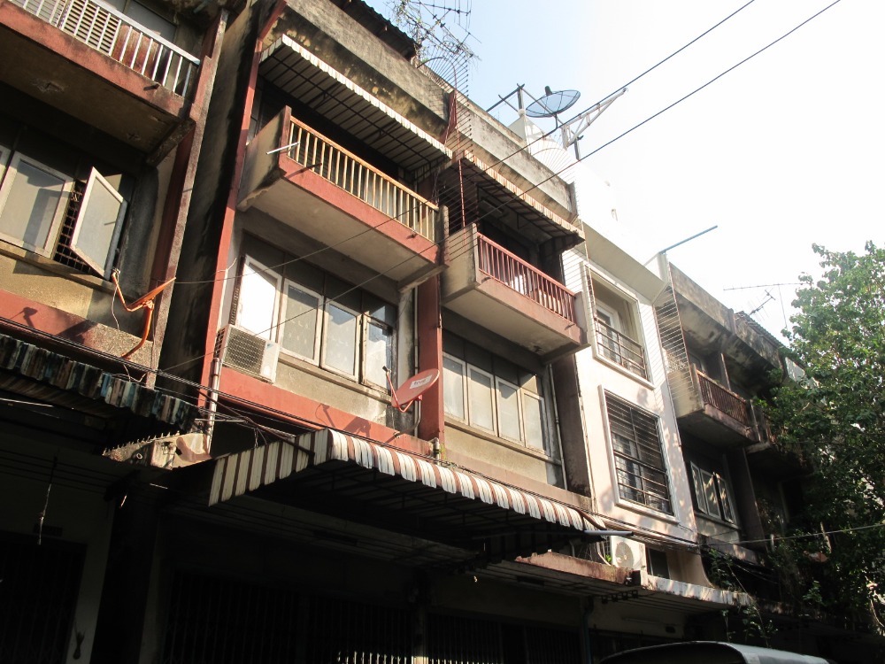 ขายอาคารพาณิชย์อ่อนนุช อุดมสุข : ขายตึกแถว 1 คูหา สุขุมวิท 99 ขนาด 15 ตร.ว. 4 ชั้น ทำเลดีมาก