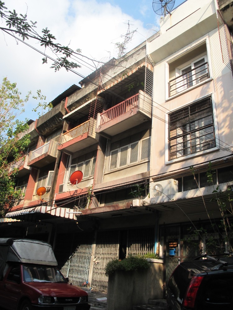 For SaleShop HouseOnnut, Udomsuk : Shophouse for sale at sukhumvit 99  Area 15 sq.w. Good location