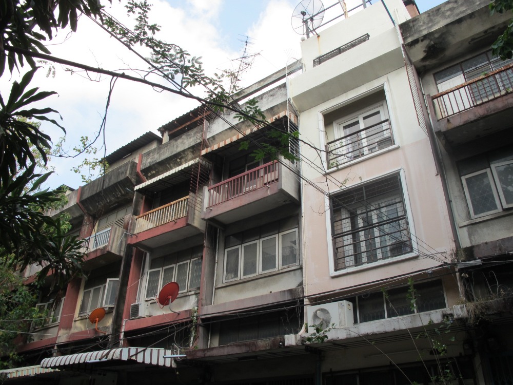 ขายอาคารพาณิชย์อ่อนนุช อุดมสุข : ขายตึกแถว 1 คูหา สุขุมวิท 99 ขนาด 15 ตร.ว. 4 ชั้น ทำเลดีมาก