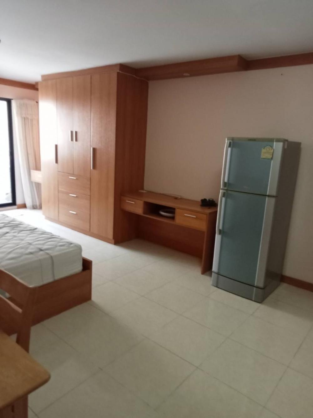 For RentCondoChaengwatana, Muangthong : for rent near luxor hotel Condo Champs Elysees 35 sq m.