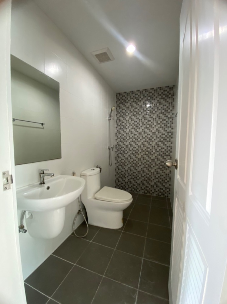 ให้เช่าทาวน์โฮมปทุมธานี รังสิต ธรรมศาสตร์ : หมู่บ้านเจทาวน์ โครงการ 1 รังสิตนครนายก (เลี้ยงสัตว์ได้)J-Town Village, Project 1 Rangsit, Nakhon Nayok (Able to raise animals) JSP City Rangsit-Klong 1 project near Future Rangsit, near 2 train lines โครงการ JSP City รังสิต-คลอง 1  ใกล้ฟิวเจอร์รังสิต ใกล