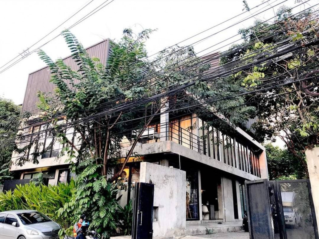 ให้เช่าสำนักงานสะพานควาย จตุจักร : ให้เช่า สำนักงานรัชดา (ใกล้ MRT ลาดพร้าว เพียง 1.5 Km.) 231 ตร.ว. พื้นที่อาคารกว่า 1000 ตร.ม. มีลิฟท์ขนส่งสินค้า ทำเลสุดสะดวก เข้าออกแสนสบาย