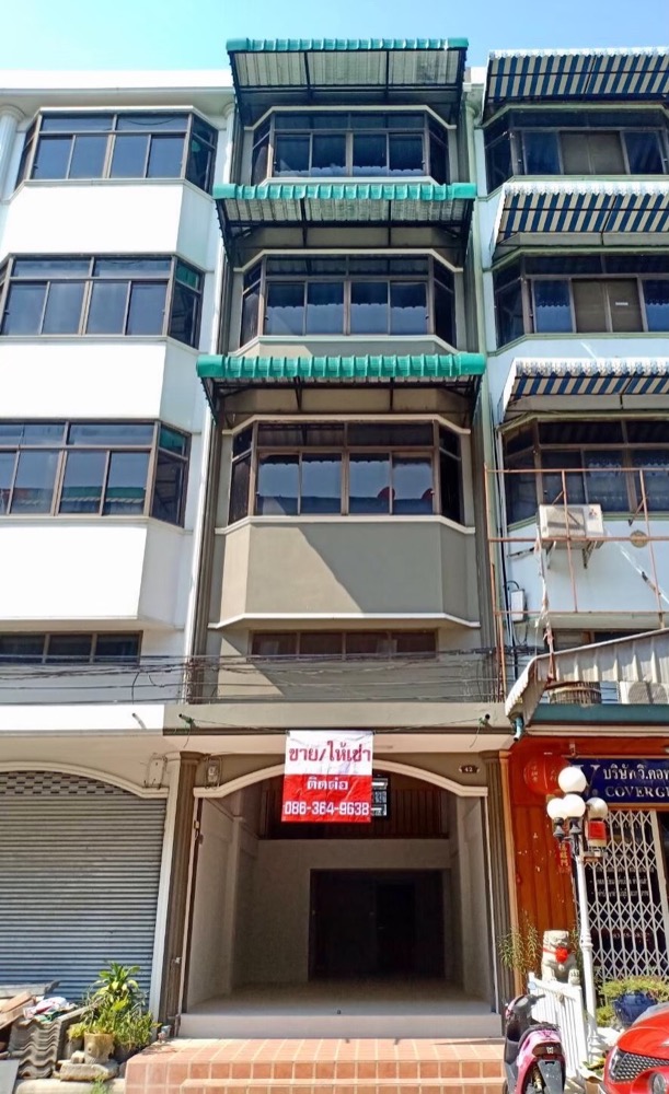 Shop HouseBang kae, Phetkasem : Petchkasem 67/1 Commercial Building for sale, Petchkasem 67/1 Bang Khae, good condition, can park in front of the house.