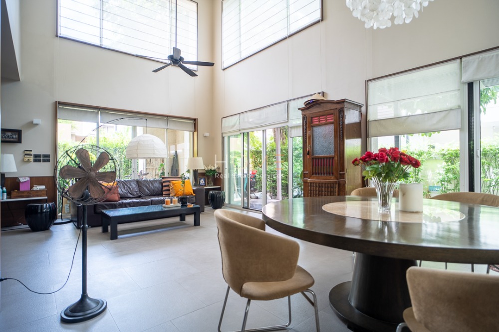 ขายบ้านพระราม 9 เพชรบุรีตัดใหม่ RCA : บ้านเดี่ยว บ้านอิสระ พระราม 9 / 4 ห้องนอน (ขาย), Baan Issara Rama 9 / Detached House 4 Bedrooms (FOR SALE) TP380