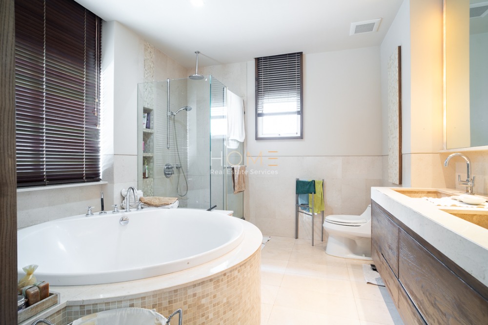 ขายบ้านพระราม 9 เพชรบุรีตัดใหม่ RCA : บ้านเดี่ยว บ้านอิสระ พระราม 9 / 4 ห้องนอน (ขาย), Baan Issara Rama 9 / Detached House 4 Bedrooms (FOR SALE) TP380