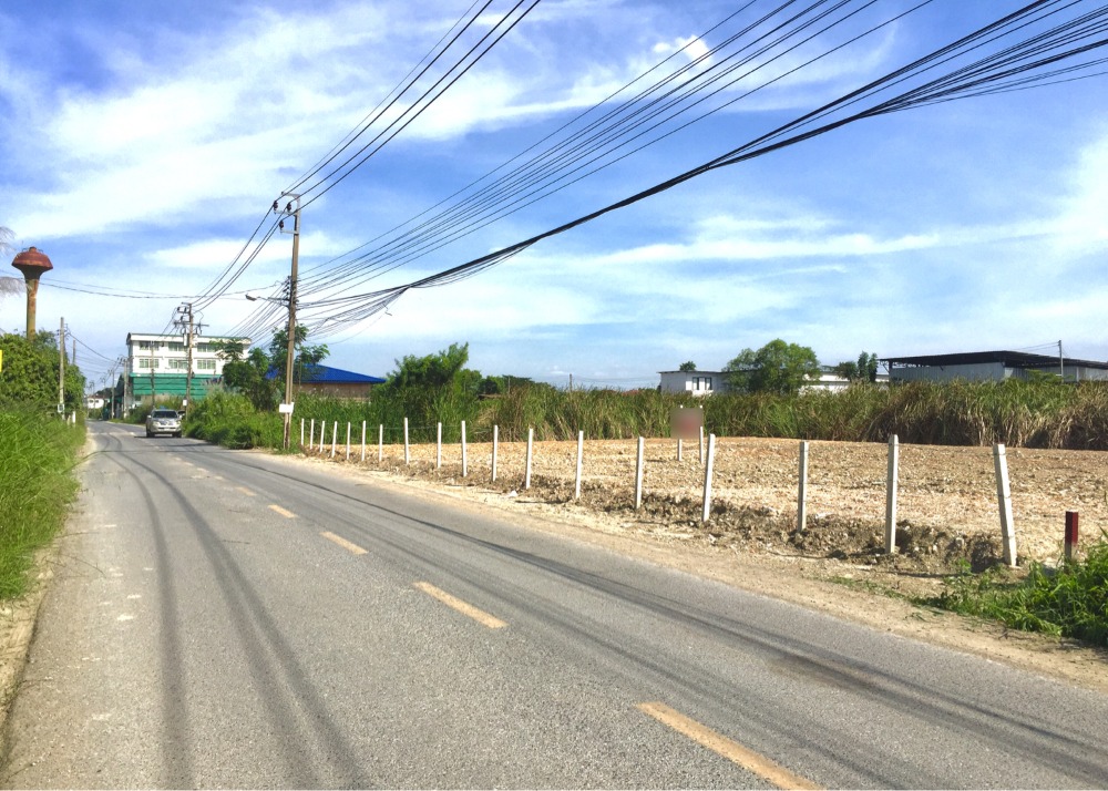 For SaleLandPattanakan, Srinakarin : Land for sale 200 square wa, Romklao, Minubri, Lat Krabang, near the orange and pink lines. near the Airport Rail Link Suvarnabhumi Airport (Land is filled)