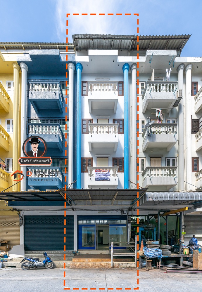 For SaleShop HouseSamut Prakan,Samrong : F-D 4 and a half storey commercial building for sale, near Lotus Srinakarin. In the Rinthong Condo project, the loan can be fully recovered.