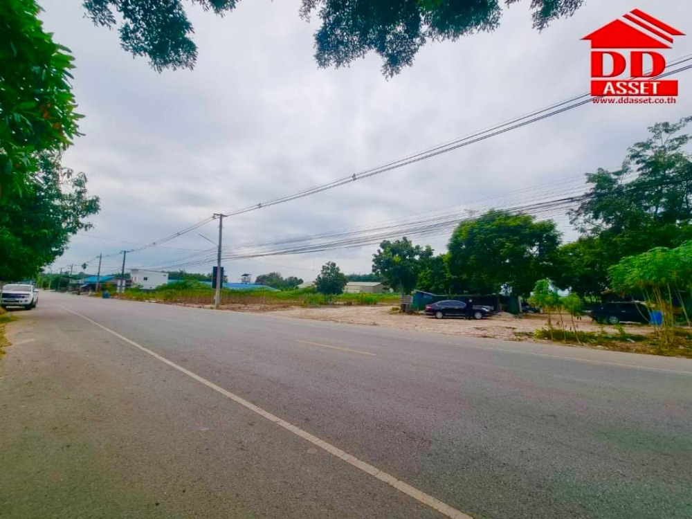 For SaleLandRayong : Land for sale in Mapkha, Nong Phak Nam, Rayong, next to the road, community area, suitable for building housing, warehouse, factory