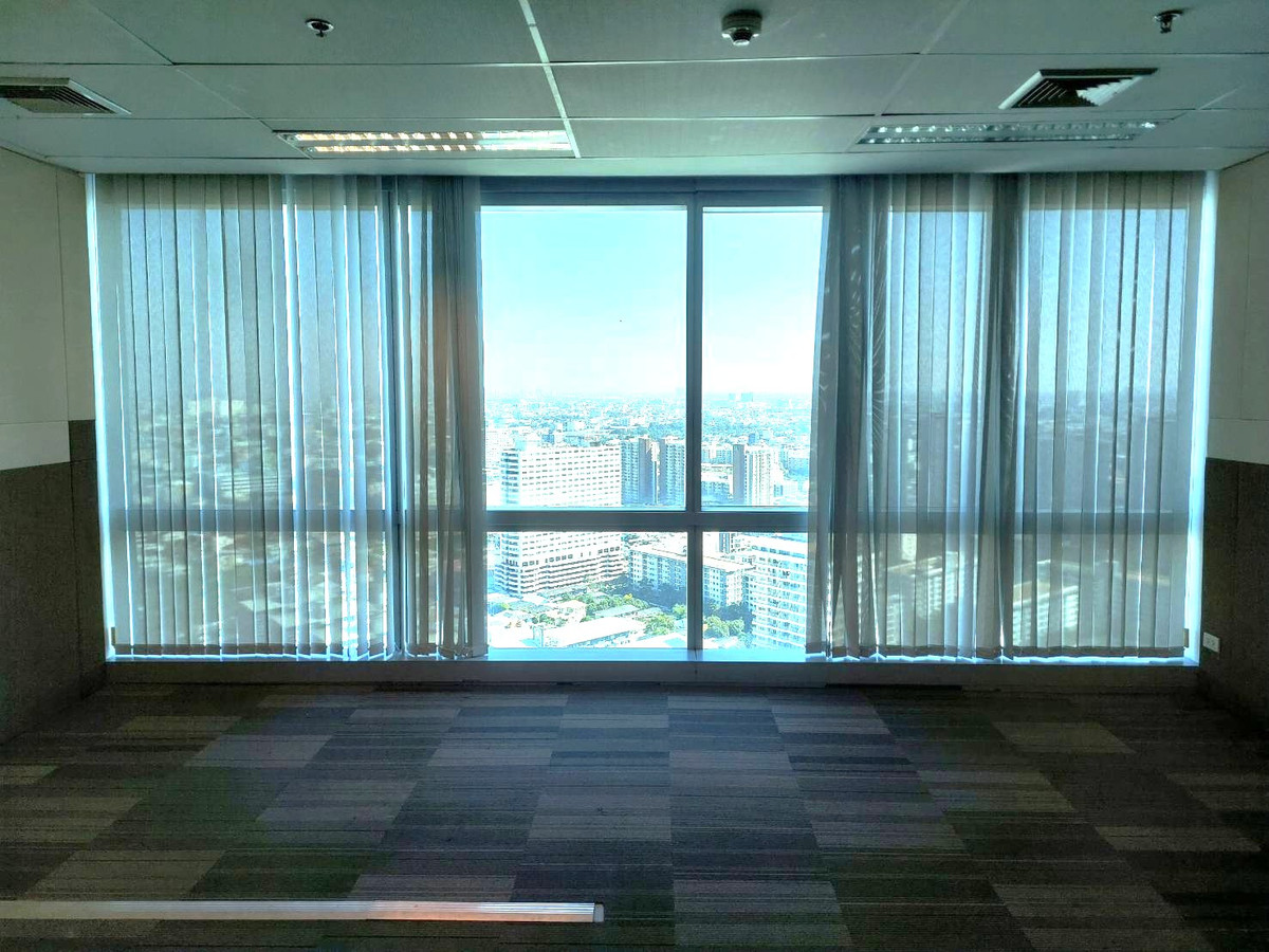 For RentOfficeRatchadapisek, Huaikwang, Suttisan : ⛳️ FREE Office procurement service near MRT Cultural Center, fully decorated, 120-800 sq m., furnished, ready to work, GRADE A Office, the ultimate modern office in the heart of Ratchada, meets all business needs, convenient and complete.