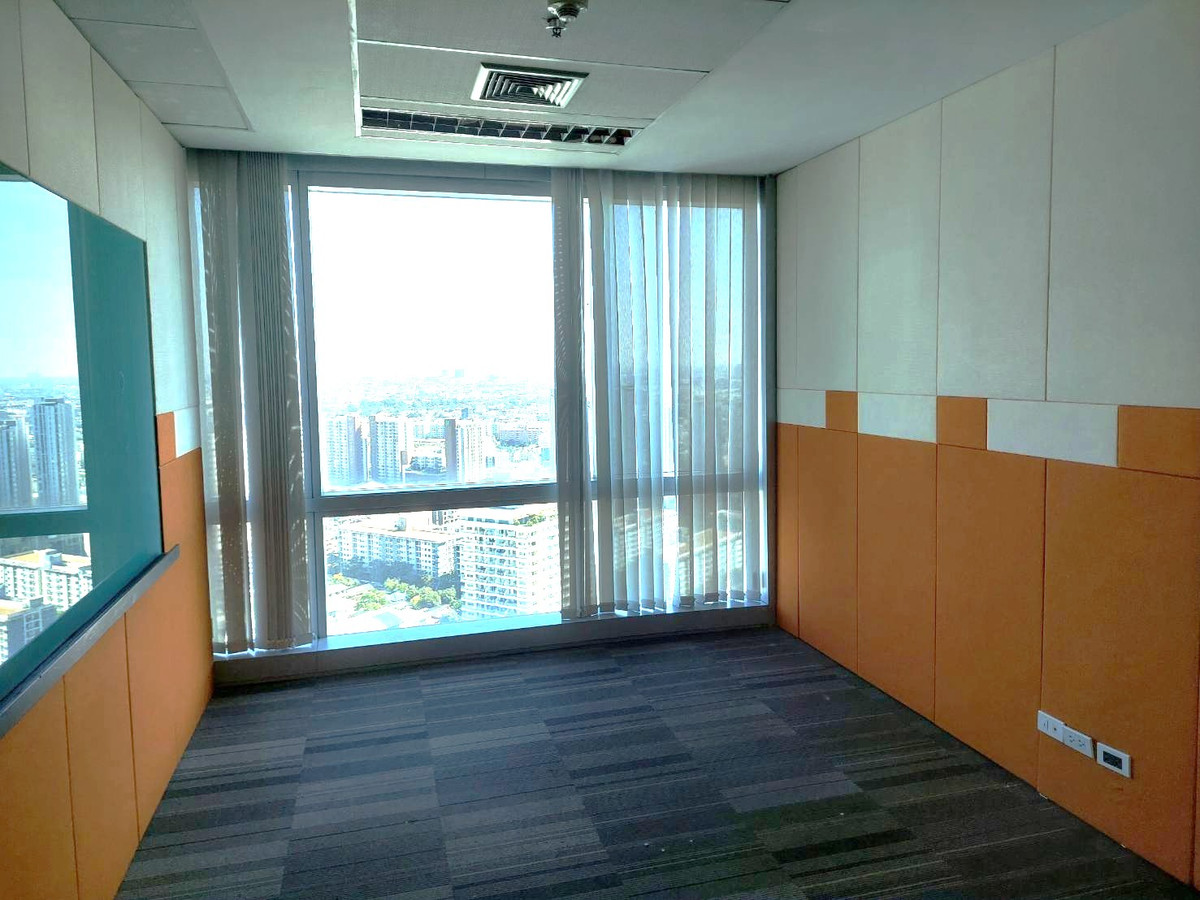 For RentOfficeRatchadapisek, Huaikwang, Suttisan : ⛳️ FREE Office procurement service near MRT Cultural Center, fully decorated, 120-800 sq m., furnished, ready to work, GRADE A Office, the ultimate modern office in the heart of Ratchada, meets all business needs, convenient and complete.