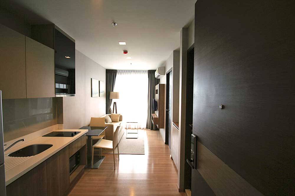 ให้เช่าคอนโดสาทร นราธิวาส : for rent Rhyrhm sathorn 1 bed high floor nice room 🧡❤️