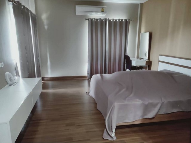 For RentHouseChiang Mai : House for rent, Ploenchit Collina Project, San Kamphaeng, Chiang Mai, size .90 sq wa, behind the house next to the garden.