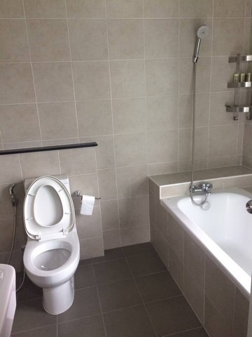 For RentHouseChiang Mai : House for rent, Ploenchit Collina Project, San Kamphaeng, Chiang Mai, size .90 sq wa, behind the house next to the garden.