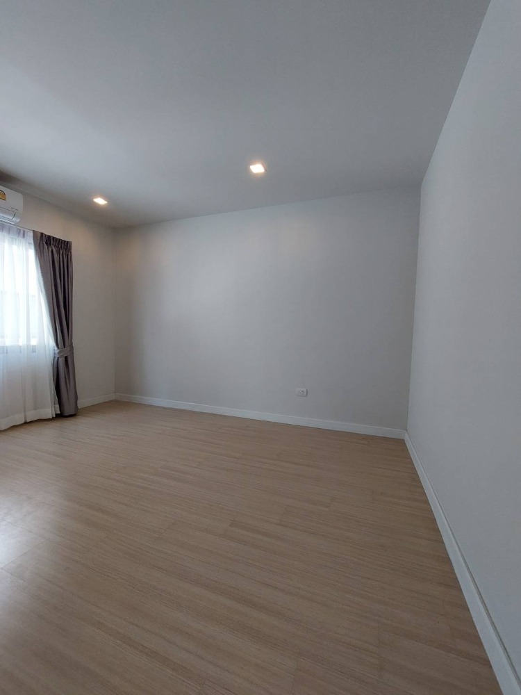 ให้เช่าทาวน์โฮมสมุทรปราการ สำโรง : ทาวน์โฮมเพล็กซ์ บางนา PLEX BANGNA ติดถนนบางนา สวย  เหมาะอยู่อาศัย และทำ Office