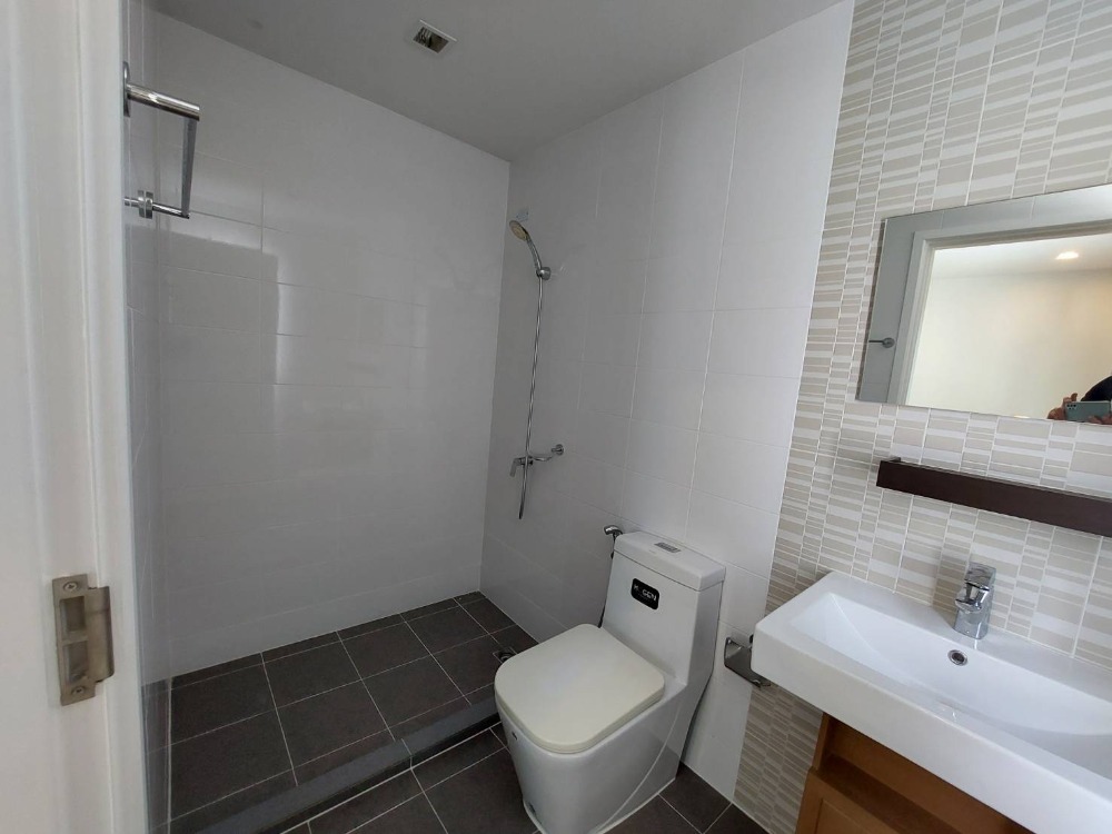 ให้เช่าทาวน์โฮมสมุทรปราการ สำโรง : ทาวน์โฮมเพล็กซ์ บางนา PLEX BANGNA ติดถนนบางนา สวย  เหมาะอยู่อาศัย และทำ Office