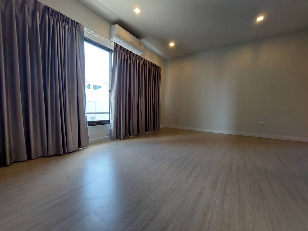 ให้เช่าทาวน์โฮมสมุทรปราการ สำโรง : ทาวน์โฮมเพล็กซ์ บางนา PLEX BANGNA ติดถนนบางนา สวย  เหมาะอยู่อาศัย และทำ Office