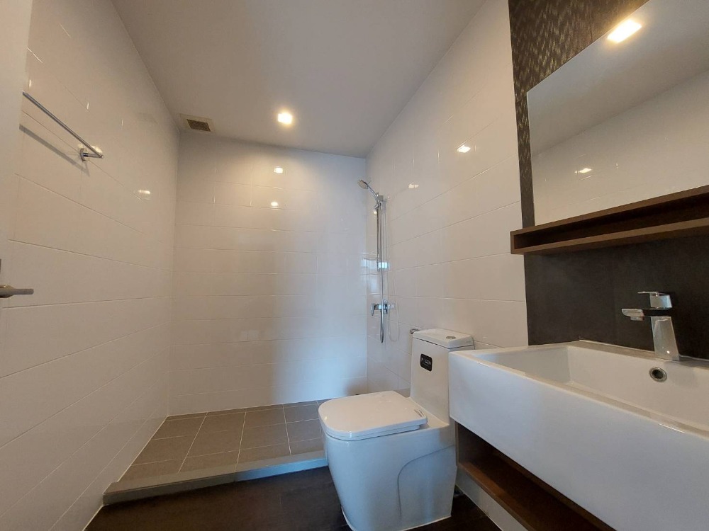 ให้เช่าทาวน์โฮมสมุทรปราการ สำโรง : ทาวน์โฮมเพล็กซ์ บางนา PLEX BANGNA ติดถนนบางนา สวย  เหมาะอยู่อาศัย และทำ Office