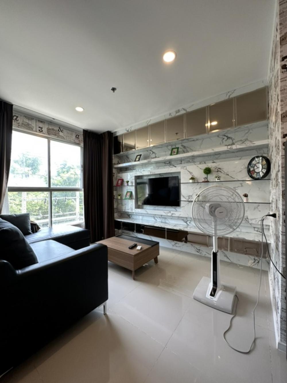 ขายคอนโดพัทยา บางแสน ชลบุรี สัตหีบ : คอนโด ลุมพินี พาร์คบีช จอมเทียน ตึก A ติดหาด ชั้น 2 ขนาดห้อง 57 ตารางเมตร ราคา 3400000 บาท