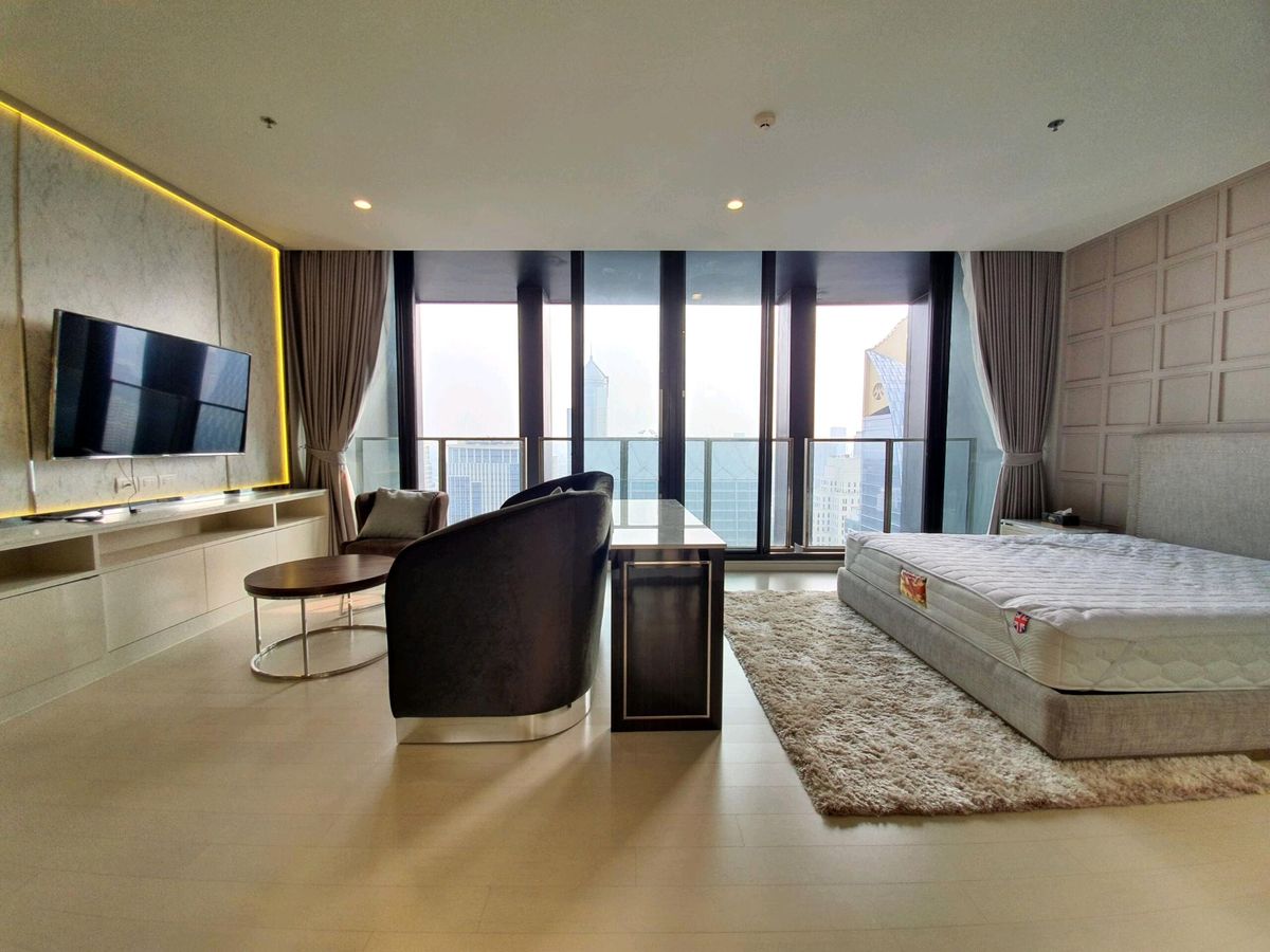 ให้เช่าคอนโดวิทยุ ชิดลม หลังสวน : Noble Ploenchit BTS Ploenchit Duplex. Ultra Luxury. High floor next to BTS, Central Embassy