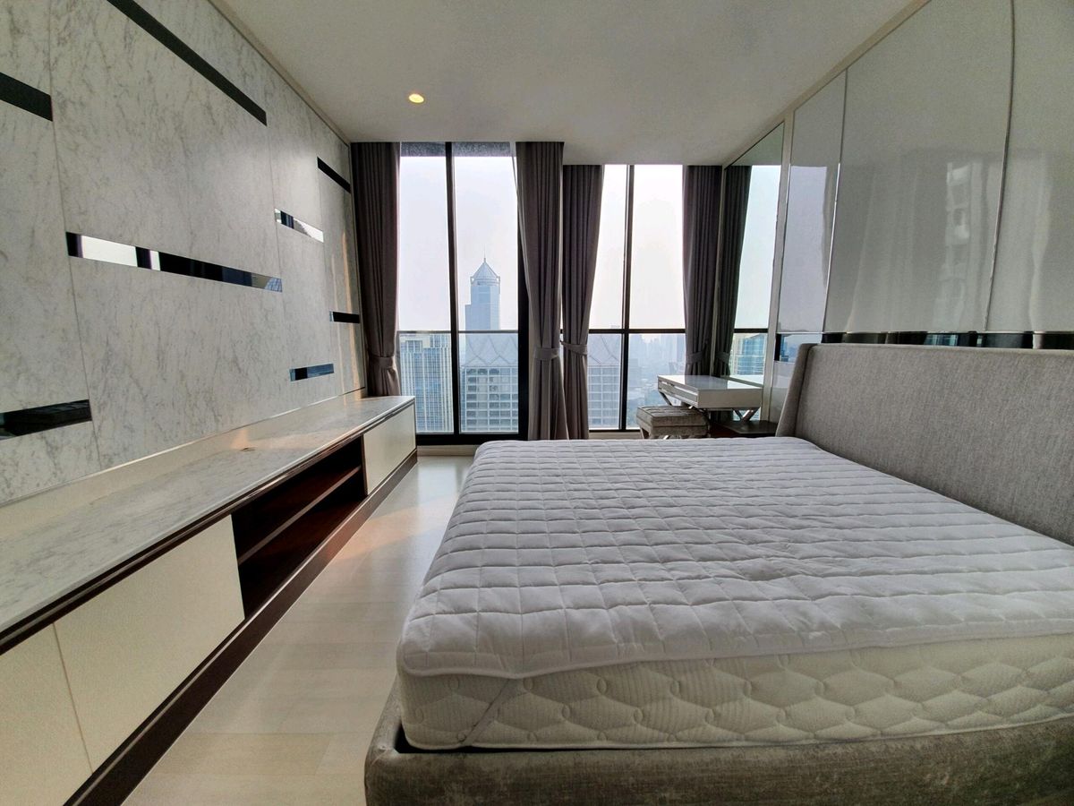 ให้เช่าคอนโดวิทยุ ชิดลม หลังสวน : Noble Ploenchit BTS Ploenchit Duplex. Ultra Luxury. High floor next to BTS, Central Embassy