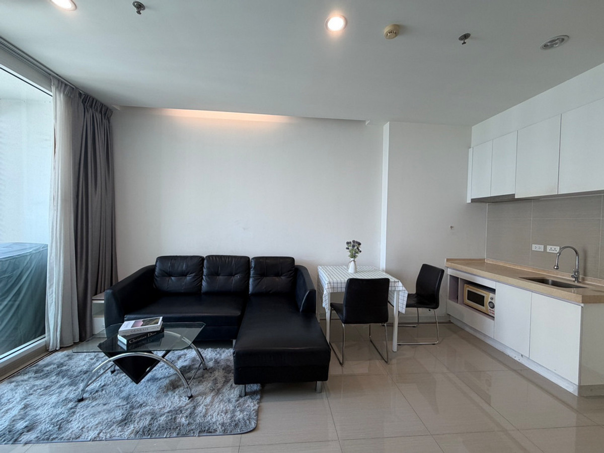 For SaleCondoRama9, Petchburi, RCA : For inquiries, call: 095-254-6826 Condo for sale or rent, TC Green Rama 9, near MRT Rama 9. There are many rooms, high floors, beautiful views, selecting the best room location. Fully decorated, ready to move in