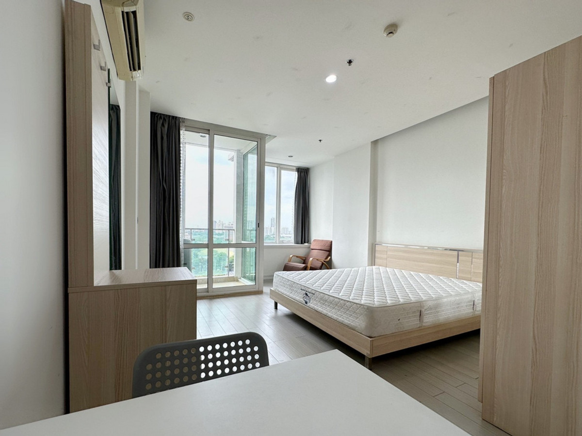 For SaleCondoRama9, Petchburi, RCA : For inquiries, call: 095-254-6826 Condo for sale or rent, TC Green Rama 9, near MRT Rama 9. There are many rooms, high floors, beautiful views, selecting the best room location. Fully decorated, ready to move in