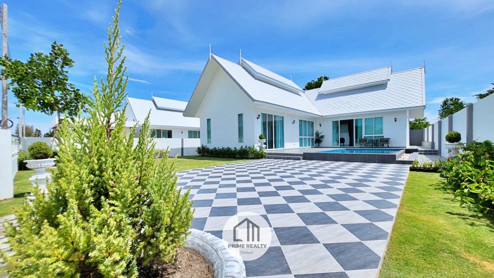 For SaleHuahin, Prachuap Khiri Khan, Pran Buri : 𝐎𝐮𝐭𝐬𝐭𝐚𝐧𝐝𝐢𝐧𝐠 𝐋𝐮𝐱𝐮𝐫𝐲 𝟑 𝐁𝐞𝐝𝐫𝐨𝐨𝐦 𝐕𝐢𝐥𝐥𝐚 𝐖𝐢𝐭𝐡 𝐏𝐫𝐢𝐯𝐚𝐭𝐞 𝐏𝐨𝐨𝐥