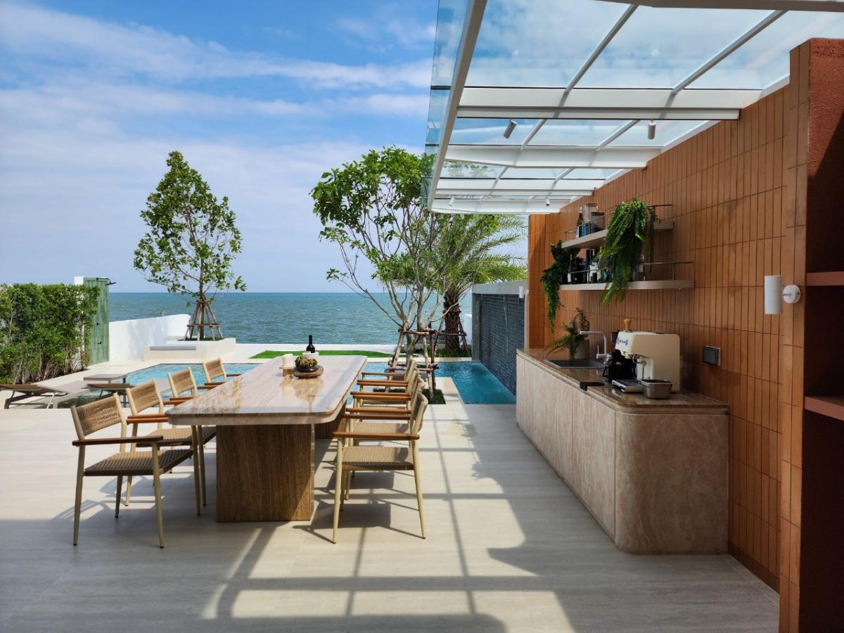 For SaleHouseHuahin, Prachuap Khiri Khan, Pran Buri : A luxury house next to the sea in Cha-am for you.