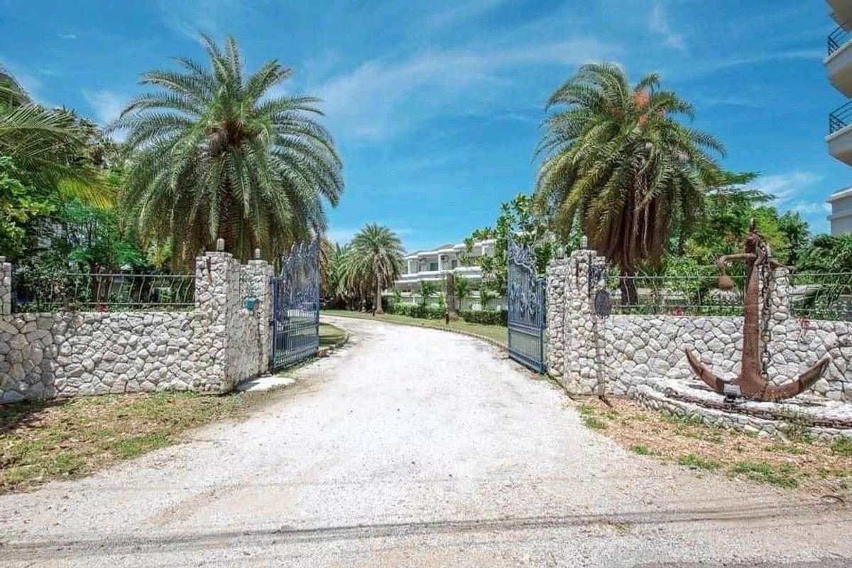 ขายหัวหิน ประจวบคีรีขันธ์ : บ้านพูลวิลล่าติดทะเลเขาเต่าหัวหิน