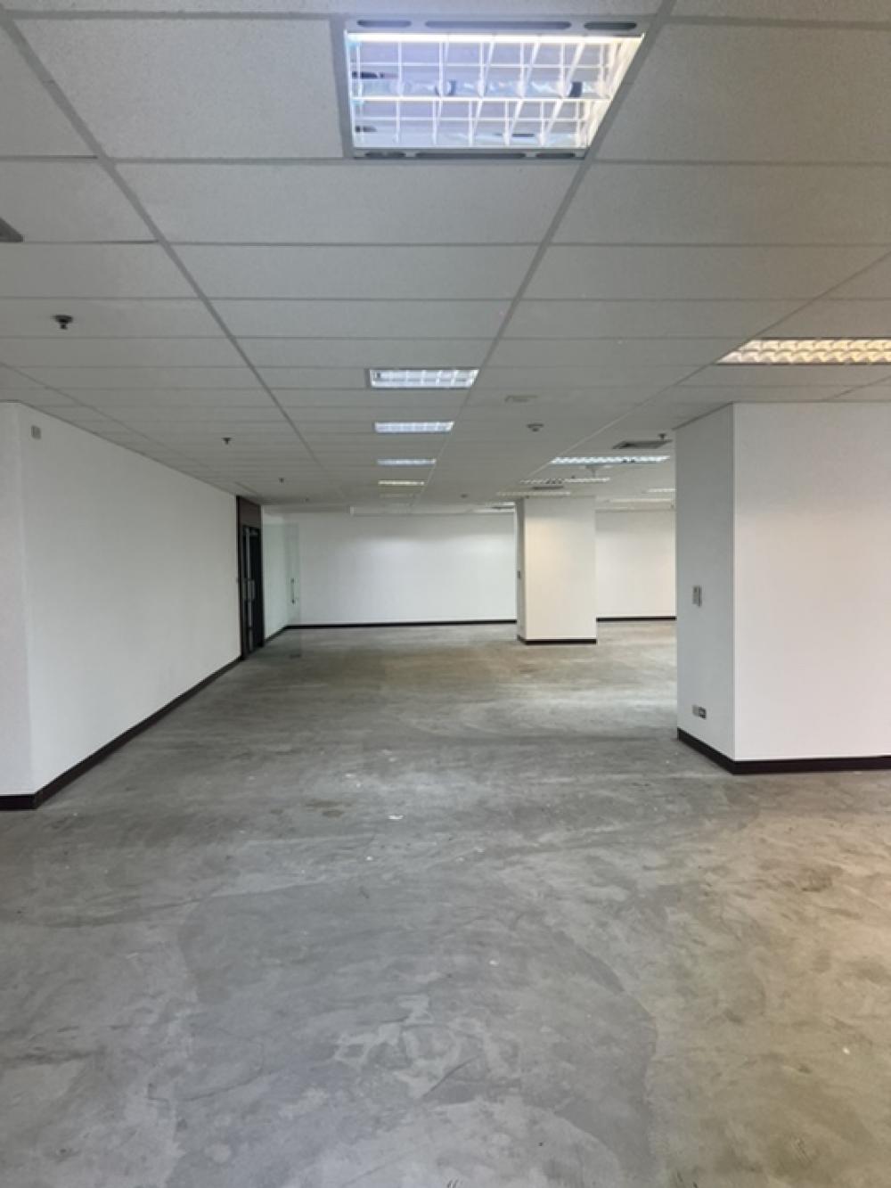 For RentOfficeRama9, Petchburi, RCA : For rent Italthai Tower, 14th floor, area size 502.25, rent square meter 530 baht per 1 square meter, contract 2 years.