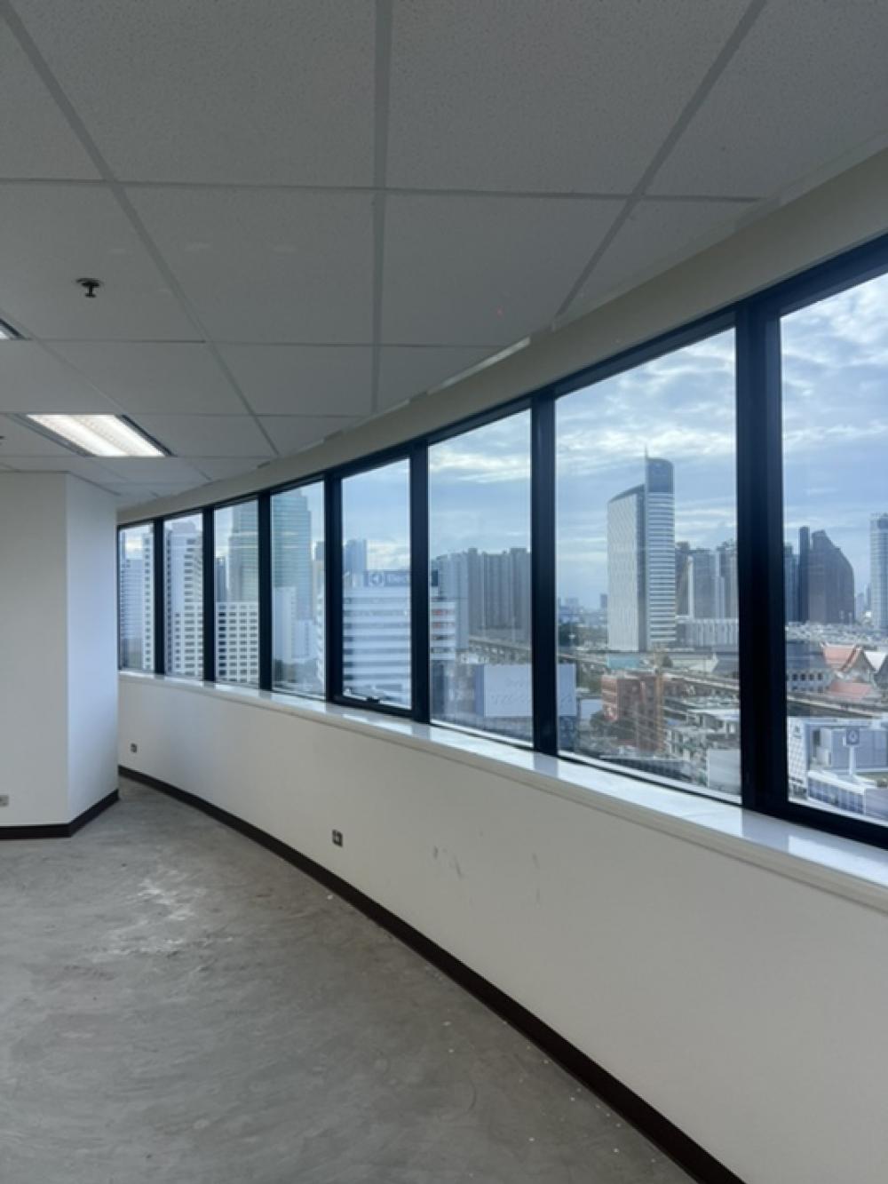 For RentOfficeRama9, Petchburi, RCA : For rent Italthai Tower, 14th floor, area size 502.25, rent square meter 530 baht per 1 square meter, contract 2 years.