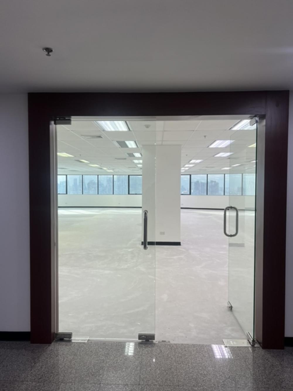 For RentOfficeRama9, Petchburi, RCA : For rent Italthai Tower, 14th floor, area size 502.25, rent square meter 530 baht per 1 square meter, contract 2 years.