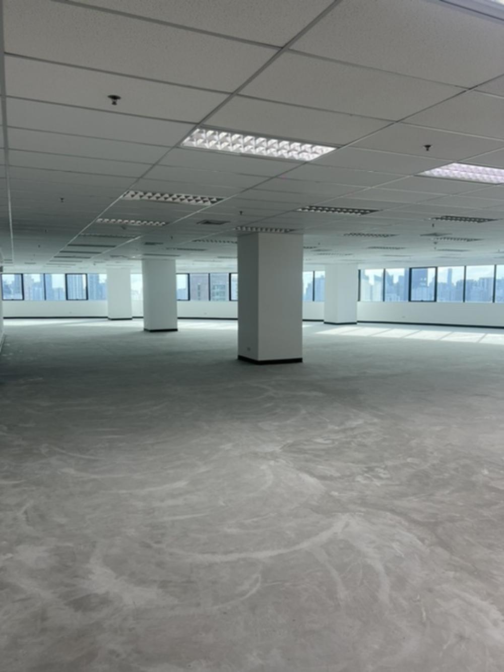 For RentOfficeRama9, Petchburi, RCA : For rent Italthai Tower, 14th floor, area size 502.25, rent square meter 530 baht per 1 square meter, contract 2 years.